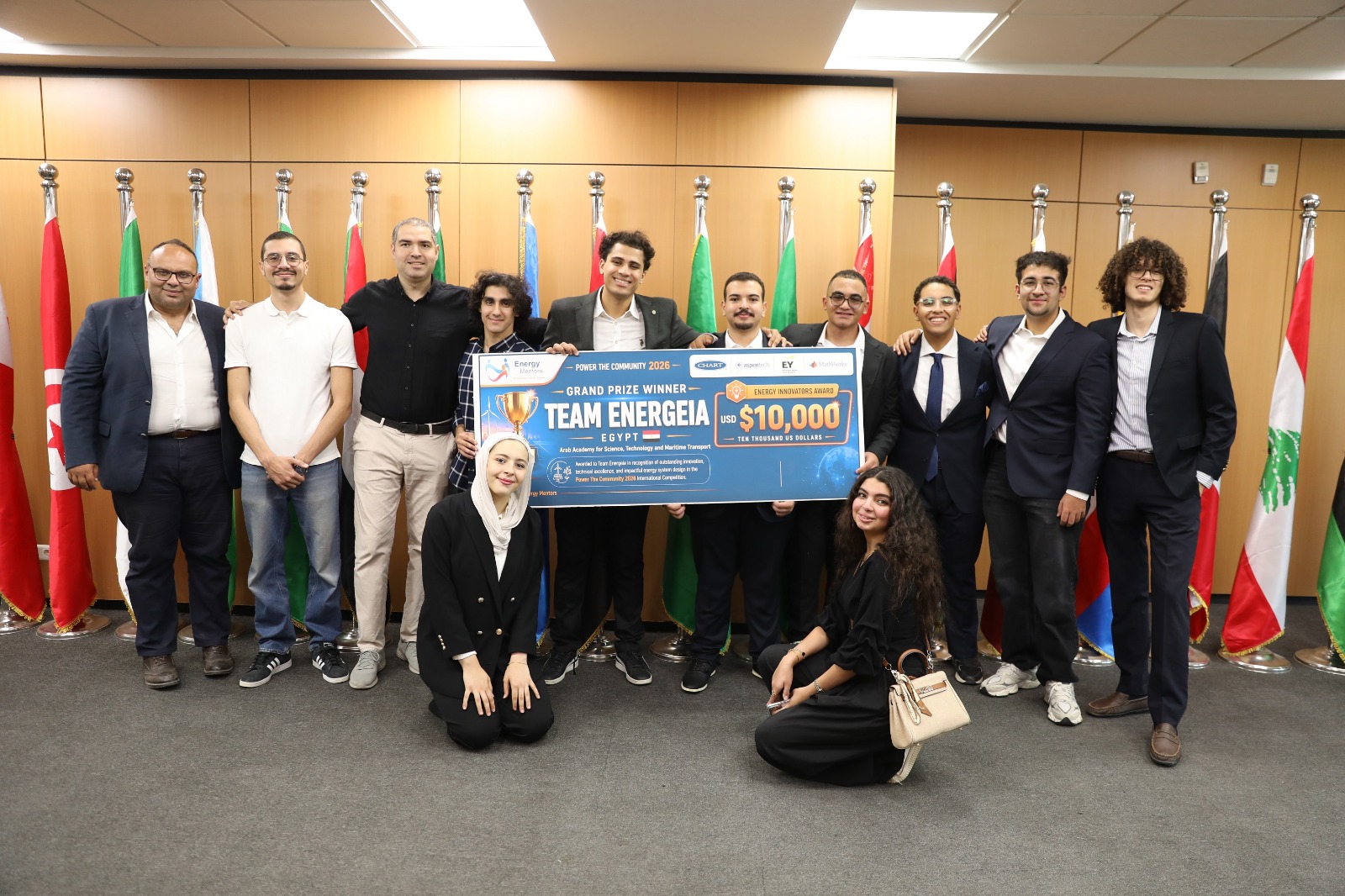 طلاب بالأكاديمية العربية للتكنولوجيا يحصدون الجائزة الكبرى لمسابقة الطاقة العالمية 